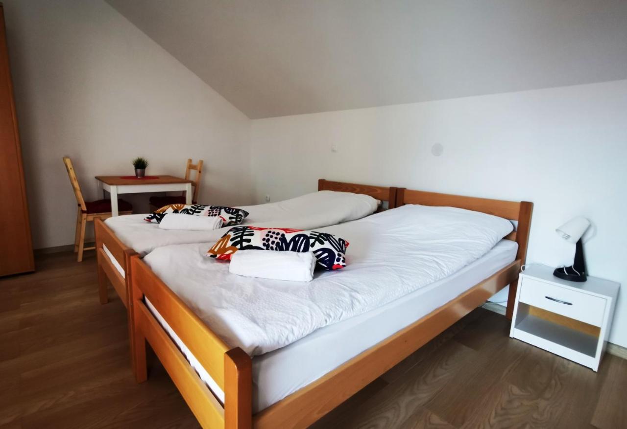 Vila Julija - Apartment & Rooms Otočac 外观 照片