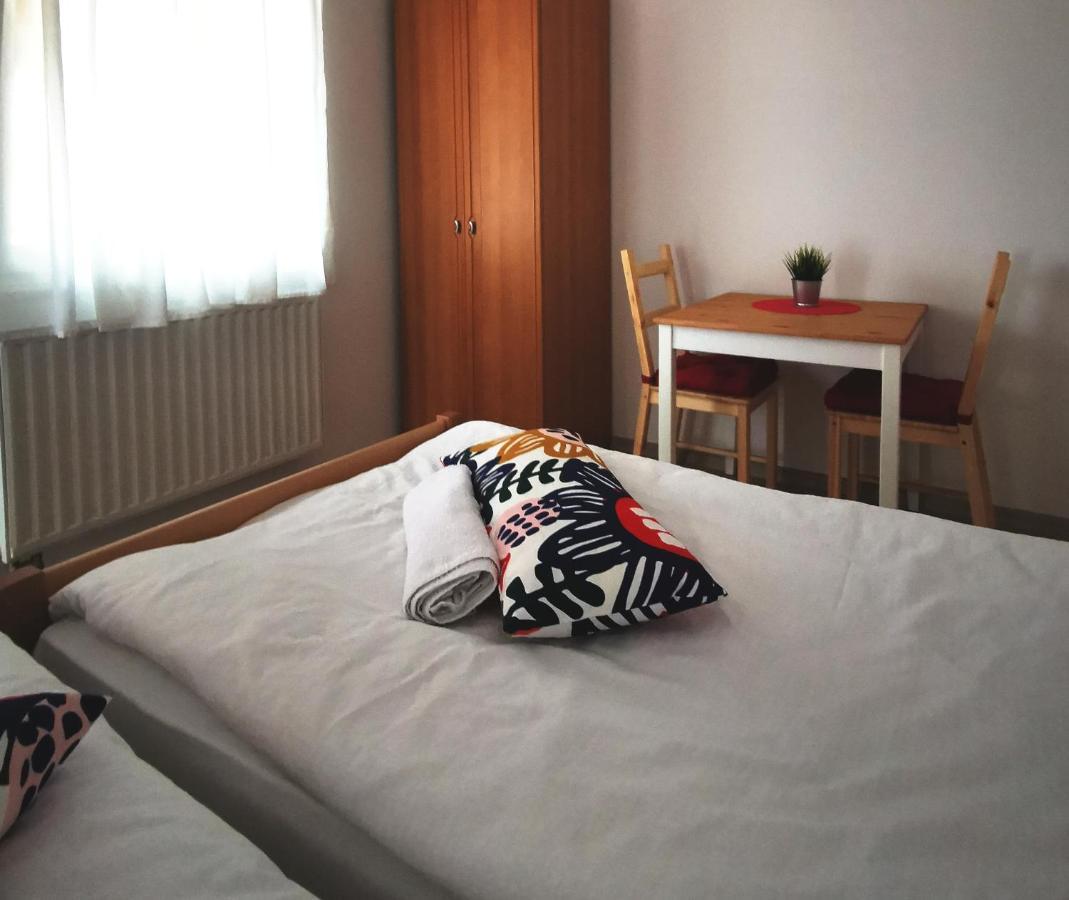 Vila Julija - Apartment & Rooms Otočac 外观 照片
