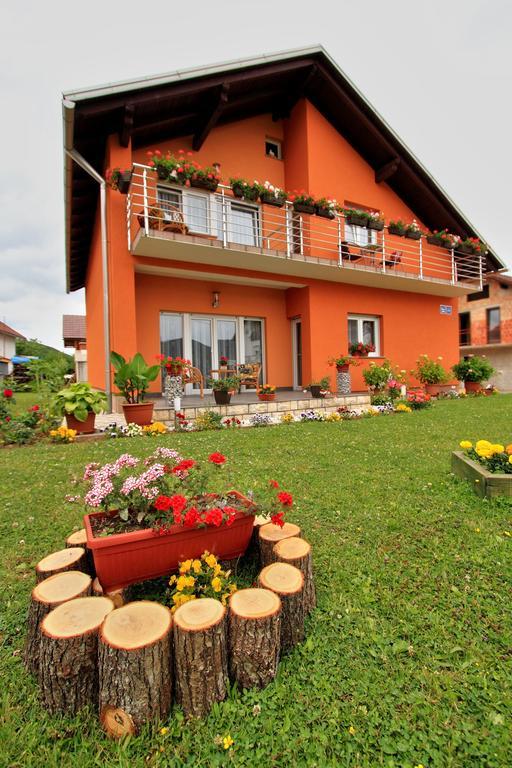Vila Julija - Apartment & Rooms Otočac 外观 照片