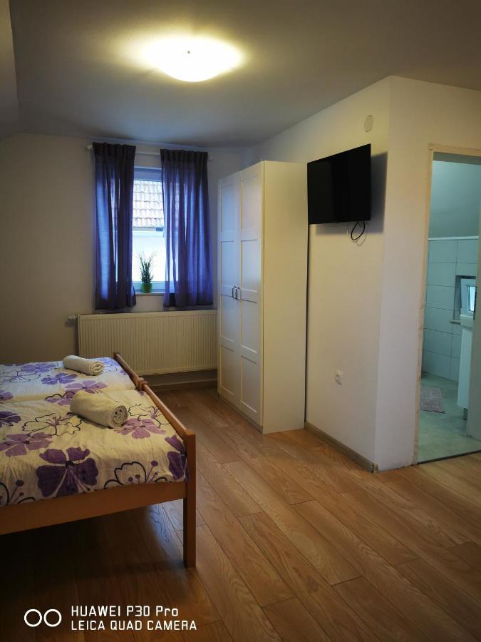 Vila Julija - Apartment & Rooms Otočac 外观 照片
