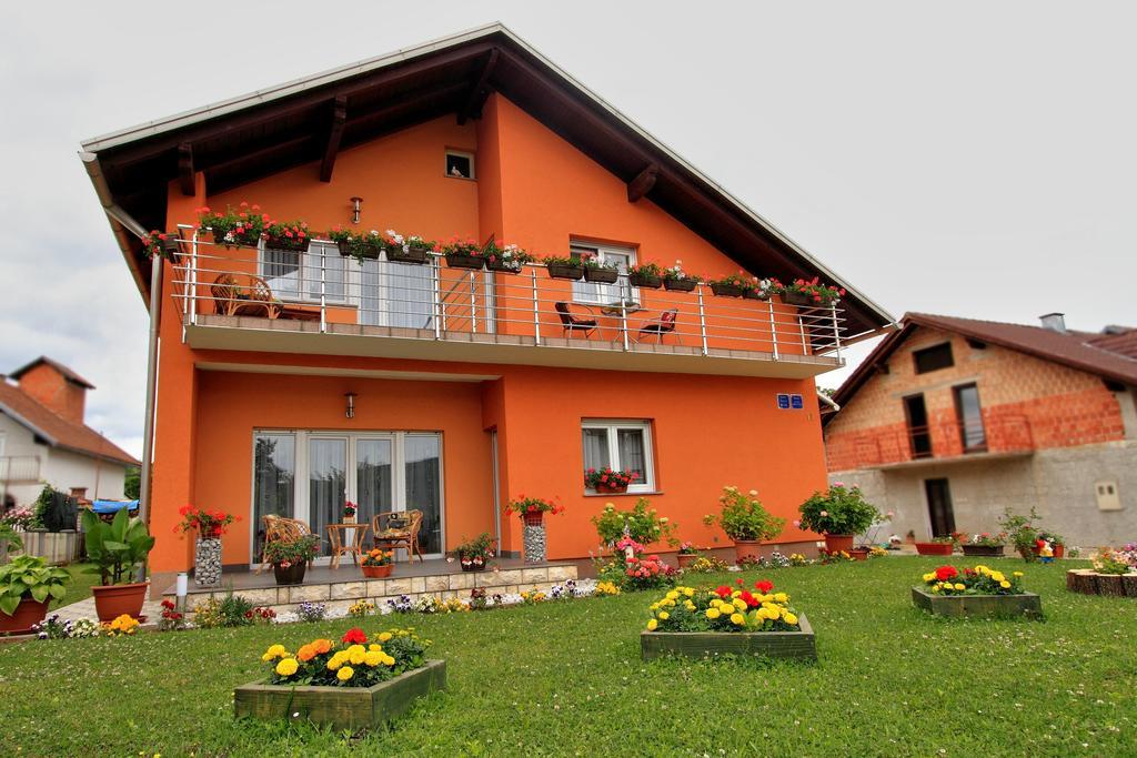 Vila Julija - Apartment & Rooms Otočac 外观 照片