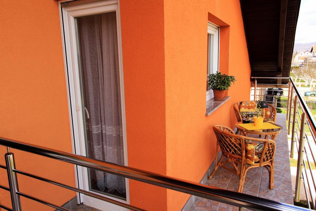 Vila Julija - Apartment & Rooms Otočac 客房 照片