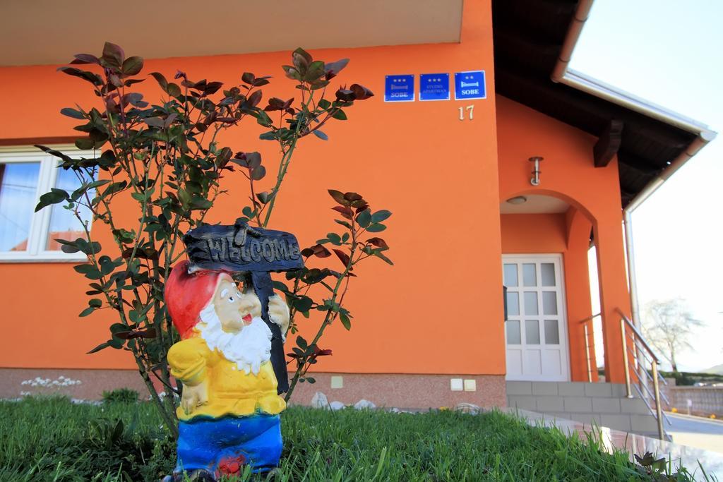 Vila Julija - Apartment & Rooms Otočac 外观 照片