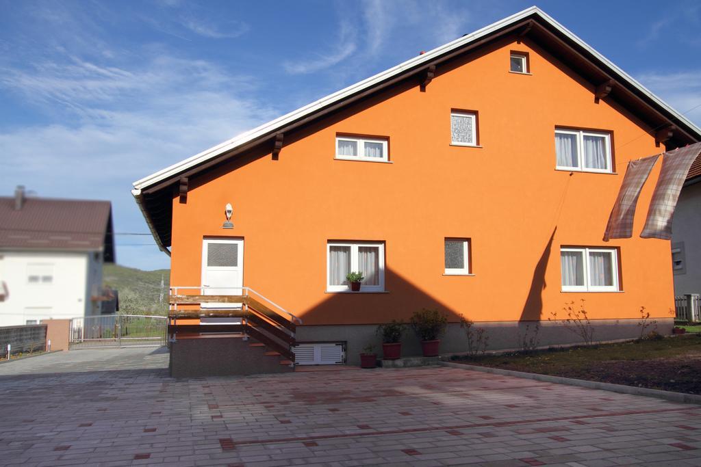 Vila Julija - Apartment & Rooms Otočac 外观 照片