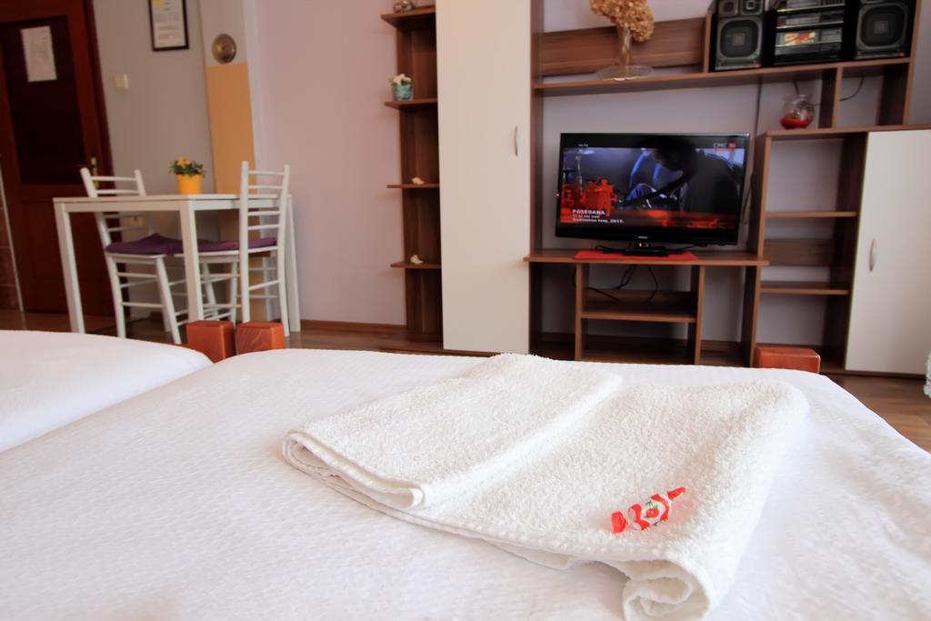 Vila Julija - Apartment & Rooms Otočac 外观 照片