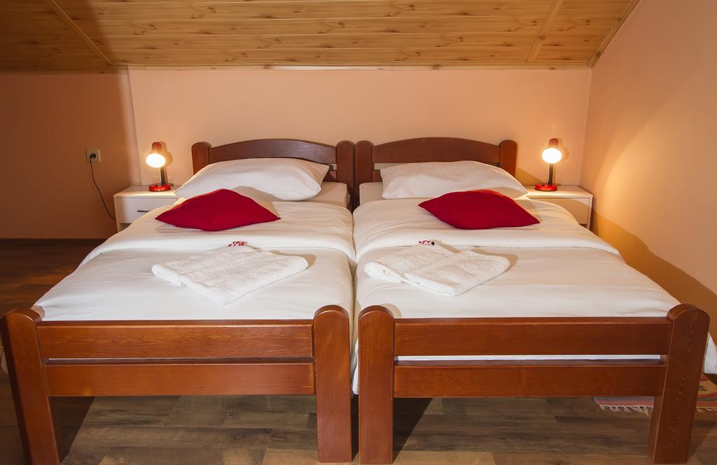 Vila Julija - Apartment & Rooms Otočac 外观 照片